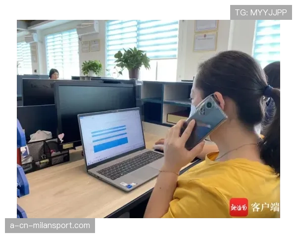 球员心理危机干预师：24小时热线的接听者